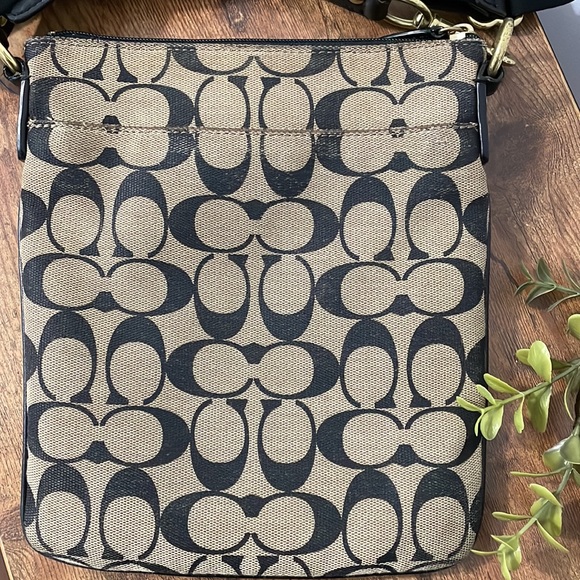 Coach Crossbody Bag Signature Logo Black Brown Beige Tan with Gold Hardware🖤🤎 - Picture 3 of 12